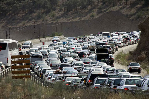 ببینید | سنگینی ترافیک در مسیر بازگشت مسافران به تهران در ازادراه پردیس