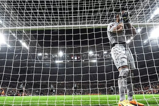 ببینید | گل به خودی عجیب دروازه بان لاتزیو مقابل گالاتاسارای