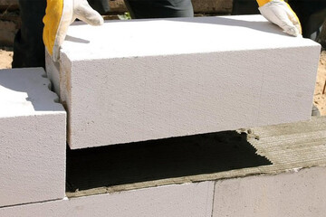 بلوک سبک NAAC  (بلوک بتنی اتوکلاو نشده) چیست؟