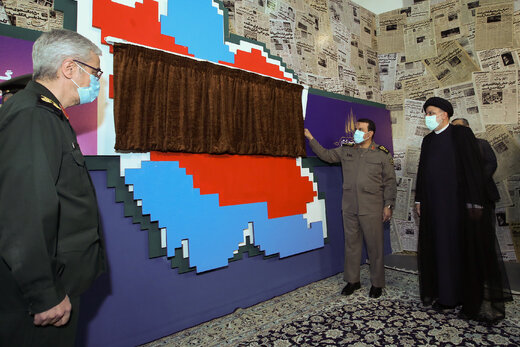 حضور آیت‌الله رئیسی در نمایشگاه ملی "در لباس سربازی"