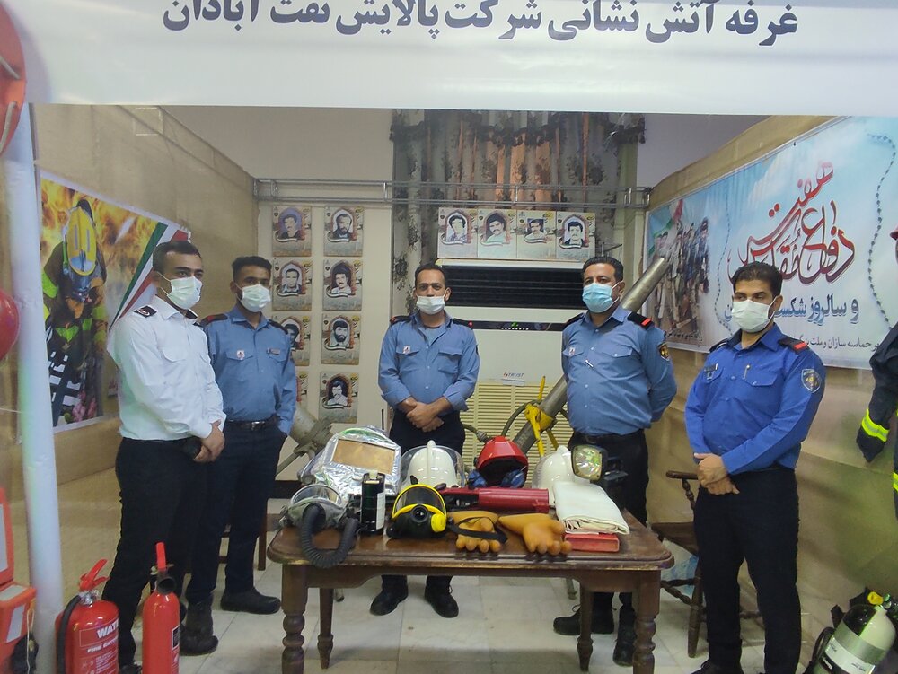 نمایشگاه لباس سربازی در فرهنگسرای نفت آبادان