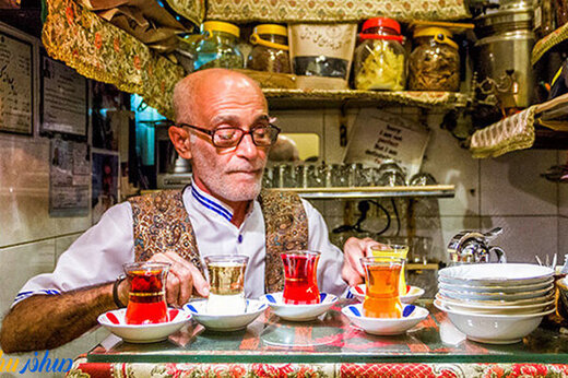 ببینید | گشتی در کوچک‌ترین چایخانه دنیا در بازار تهران