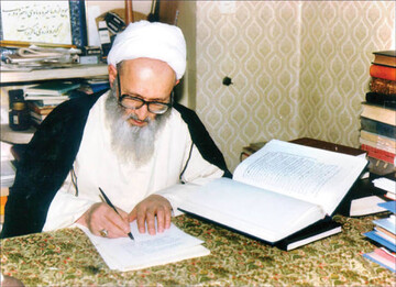 عکس| تصویری قدیمی و دیده نشده از مرحوم علامه حسن‌زاده آملی در جوانی