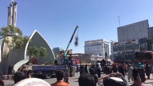 طالبان ۴ نفر را در ملاء عام به دار آویختند
