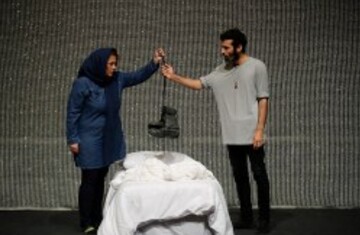 نمایش نامه‌هایی به دخترم سهراب در کیش به روی صحنه رفت