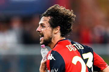 تصاویر | گلزنی شگفت‌انگیز با آب معدنی در دست!