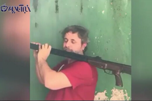 ببینید | نوآوری شگفت‌انگیز؛ فلوت زدن با سلاح!