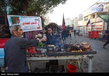 موکبهای خدمت رسانی به زائرین اربعین حسینی در اطراف بین الحرمین