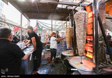 موکبهای خدمت رسانی به زائرین اربعین حسینی در اطراف بین الحرمین