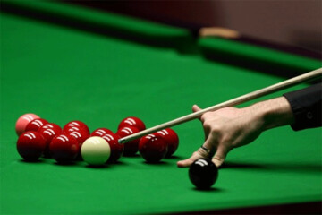 عکس | عجیب‌ترین تغییر کاربری میز بیلیارد توسط جنگجوی طالبان!