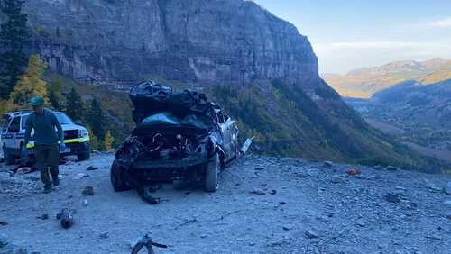 سقوط شاسی بلند آمریکایی به دره با عمق 122 متر و شرایط خودرو پس از این حادثه!