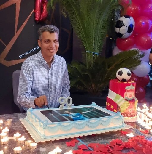 جشن تولد سورپرایزی بچه های رسانه ورزش برای عادل فردوسی پور