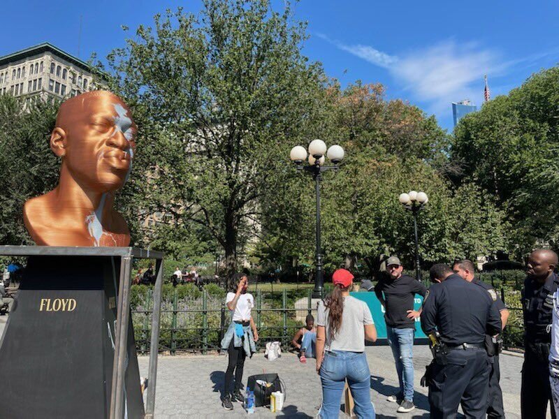 نژادستیزان مجسمه جورج فلوید را تخریب کردند/عکس