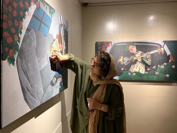 تصاویر | گزارش تصویری نمایشگاه نقاشی آثار «شیما شوقی‌بیگی» با عنوان «گاه خویش» / مراسم اختتامیه نمایشگاه ۱۴ مهرماه برگزار خواهد شد