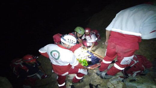 نجات زن آسیب‌دیده در کوه پس از ۱۳ ساعت