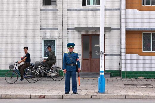برخلاف باور دیگران، حکومت کره شمالی از گردشگران خارجی استقبال می‌کند و پلیس هم کاری با آنها ندارد
