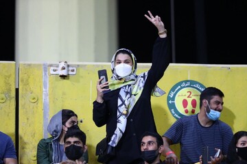 هواداران ایرانی با در ورزشگاه زعبیل دبی