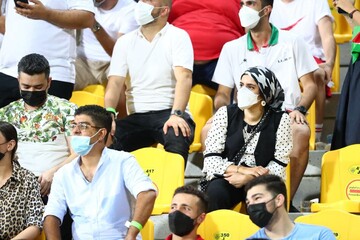 هواداران ایرانی با در ورزشگاه زعبیل دبی