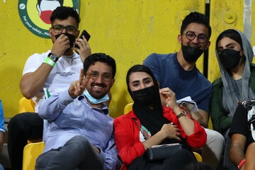 هواداران ایرانی با در ورزشگاه زعبیل دبی
