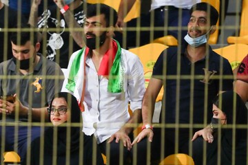 هواداران ایرانی با در ورزشگاه زعبیل دبی