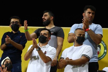هواداران ایرانی با در ورزشگاه زعبیل دبی