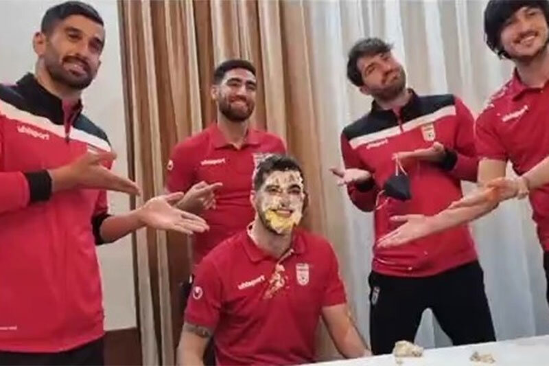 ببینید | بلایی که بازیکنان تیم ملی بر سر سعید عزت اللهی آوردند