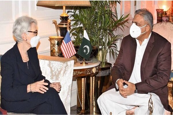 شرمن با رئیس ستاد ارتش پاکستان دیدار کرد