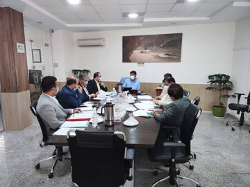 جلسه بررسی توانمندی های شرکت های عامل تطبیق استاندارد سازی اماکن اقامتی قشم برگزار شد