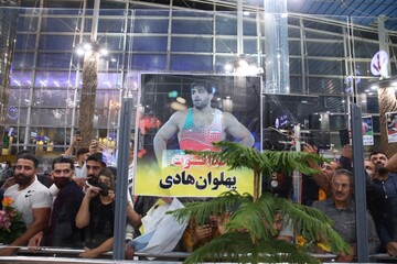 تصاویر | بازگشت تیم ملی کشتی فرنگی به کشور
