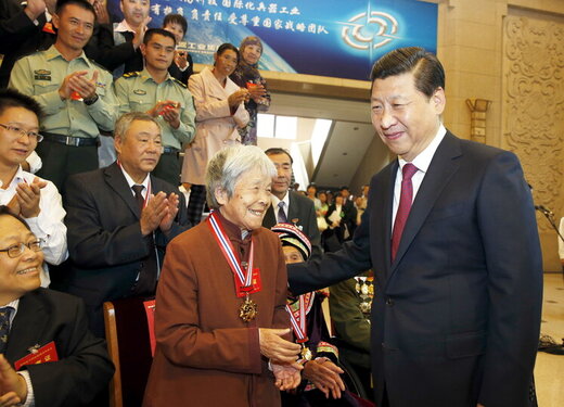 اهمیت احترام به سالمندان و فرمان بردن از بزرگترها در نزد رئیس جمهور چین/عکس
