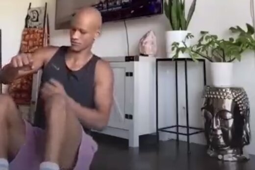 ببینید | شعبده‌بازی یا ترفند ویدیویی؛ حرکت گیج‌کننده یک مرد در ماشین نامرئی! 