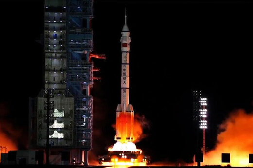 ببینید | پرتاب موفقیت‌آمیز فضاپیمای چینی با سه فضانورد 
