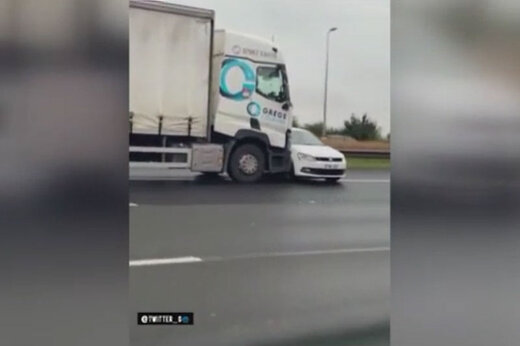 ببینید | فاجعه در اتوبان؛ اشتباه جنون‌آمیز و هولناک راننده تریلی در انگلیس