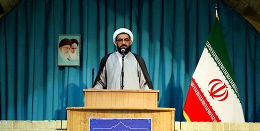 امام جمعه همدان: با استقرار استاندار جدید، افراد و جناح‌ها سهم‌خواهی و مهره‌چینی نکنند 