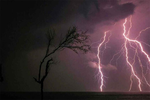 ببینید | توصیه بسیار مهم هنگام وقوع صاعقه