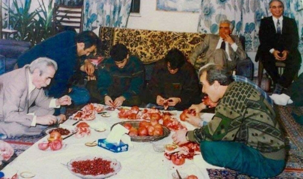عکس | تصویری کمتر دیده شده از محمدرضا و همایون شجریان در مراسم انار خوران