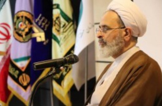 دیدار فرماندهان نظامی و انتظامی جزیره کیش با آیت الله اعرافی