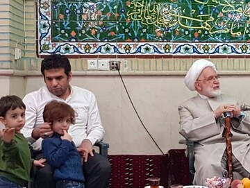 تصاویر | دیدار آیت الله کروبی با خانواده مرحوم سیدعلی اکبر محتشمی‌پور