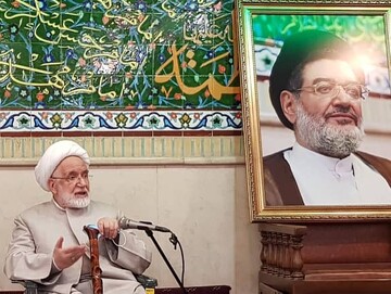 تصاویر | دیدار آیت الله کروبی با خانواده مرحوم سیدعلی اکبر محتشمی‌پور