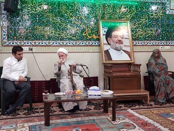 تصاویر | دیدار آیت الله کروبی با خانواده مرحوم سیدعلی اکبر محتشمی‌پور