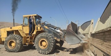توضیح نماینده نجف‌آباد درباره تخریب دیوار دانشگاه آزاد با لودر: یک ماه فرصت داده بودیم زمین‌های مردم آزادسازی شود