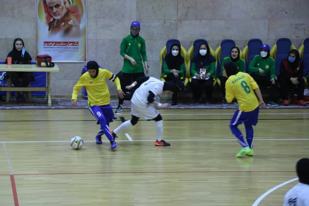 دیدار تیم های فوتسال بانوان پالایش نفت آبادان و فرهان ملارد