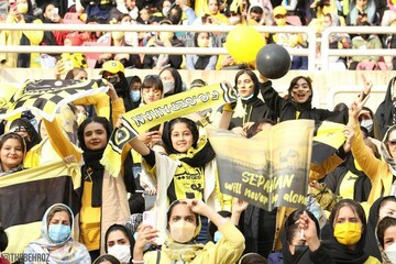 اولین ورود بانوان به استا‌دیوم نقش جهان اصفهان