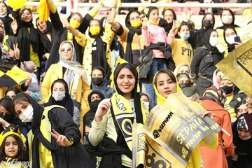 اولین ورود بانوان به استا‌دیوم نقش جهان اصفهان