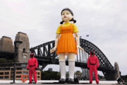 ببینید | حضور عروسک «بازی مرکب» به مناسبت هالووین در بندر سیدنی