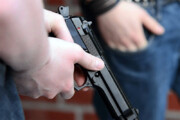 بازداشت به خاطر تیراندازی به خانه بدهکار