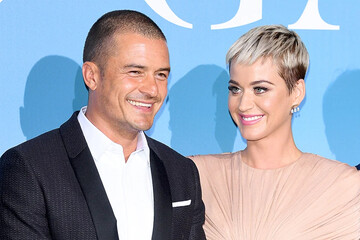 عکس | لباس هالووین کیتی پری و اورلاندو بلوک برای تشویق مردم به واکسیناسیون 