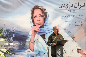 مراسم تشییع پیکر مرحومه ایران درودی هنرمند نقاش