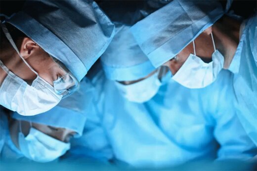 ببینید | پیوند ۸۰ سانتی متر عصب دست پدر به پسر 7 ساله