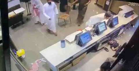 ببینید | درگیری شدید و خشن در رستورانی در عربستان 